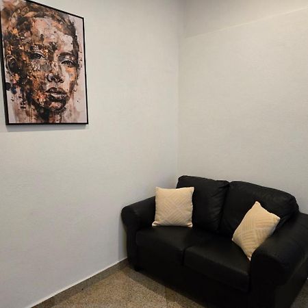 Newly Renovated 2 Rooms Apartment Downtown Nitra Esterno foto