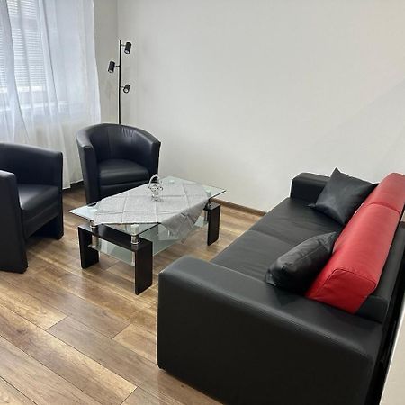 Newly Renovated 2 Rooms Apartment Downtown Nitra Esterno foto