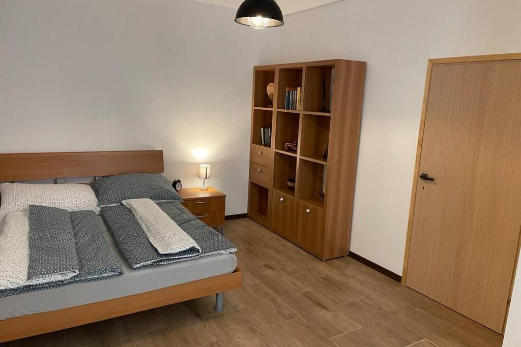 Newly Renovated 2 Rooms Apartment Downtown Nitra Esterno foto
