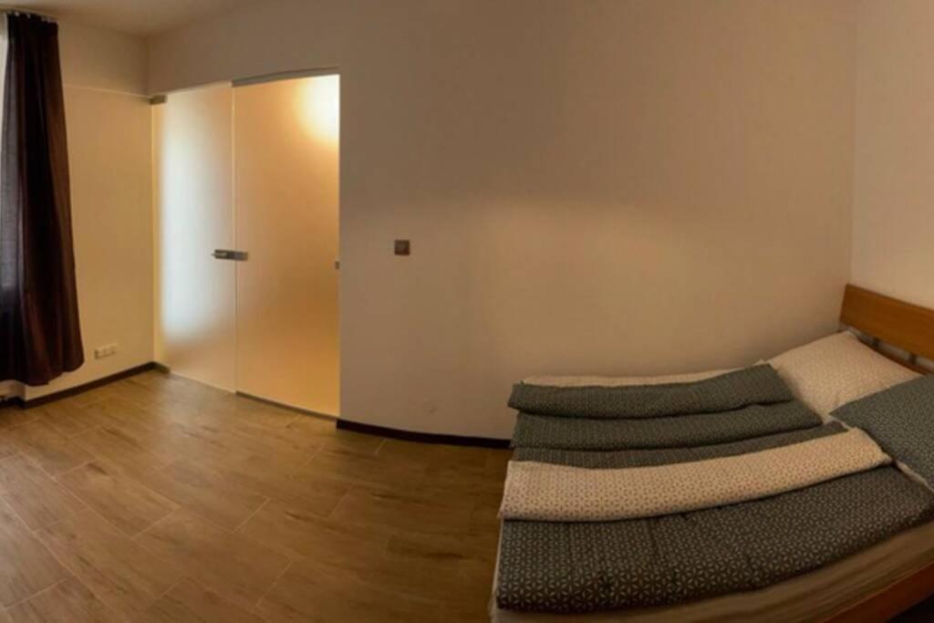 Newly Renovated 2 Rooms Apartment Downtown Nitra Esterno foto