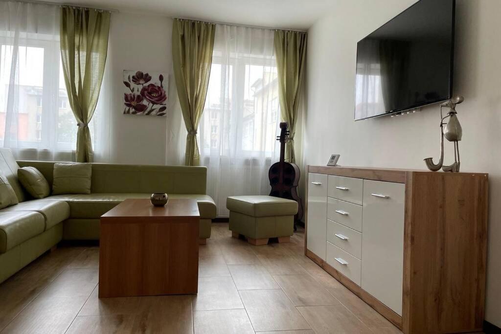 Newly Renovated 2 Rooms Apartment Downtown Nitra Esterno foto