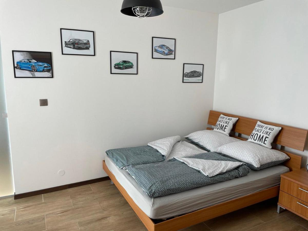 Newly Renovated 2 Rooms Apartment Downtown Nitra Esterno foto