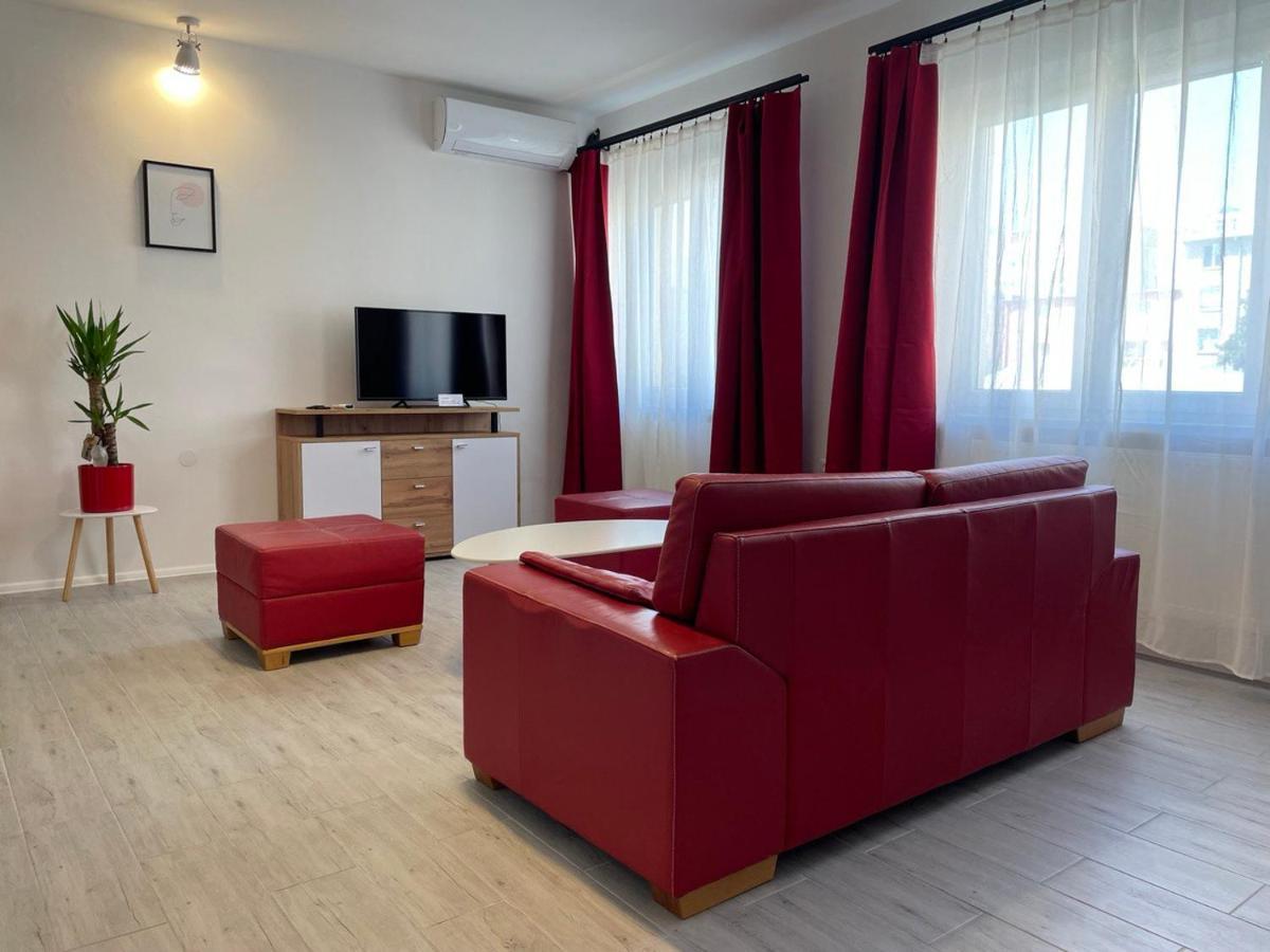Newly Renovated 2 Rooms Apartment Downtown Nitra Esterno foto