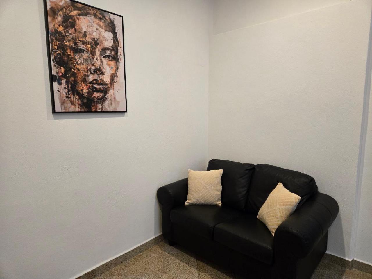 Newly Renovated 2 Rooms Apartment Downtown Nitra Esterno foto