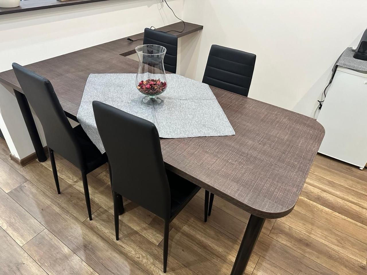 Newly Renovated 2 Rooms Apartment Downtown Nitra Esterno foto
