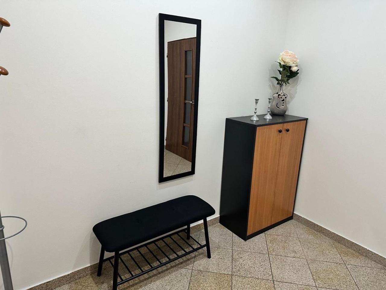Newly Renovated 2 Rooms Apartment Downtown Nitra Esterno foto